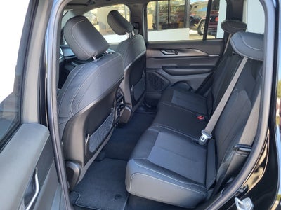 2027 Jeep Grand Cherokee GRAND CHEROKEE LAREDO 4X2