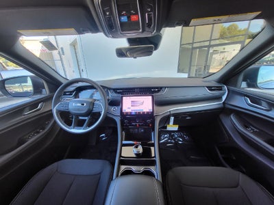 2027 Jeep Grand Cherokee GRAND CHEROKEE LAREDO 4X2