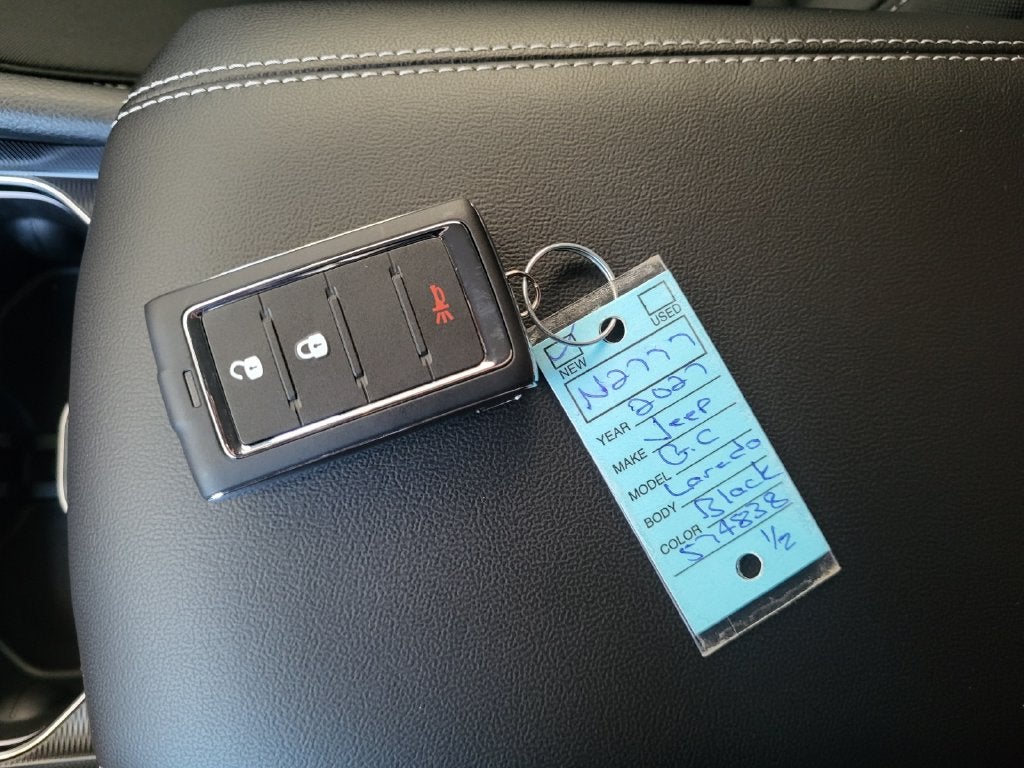 2027 Jeep Grand Cherokee GRAND CHEROKEE LAREDO 4X2