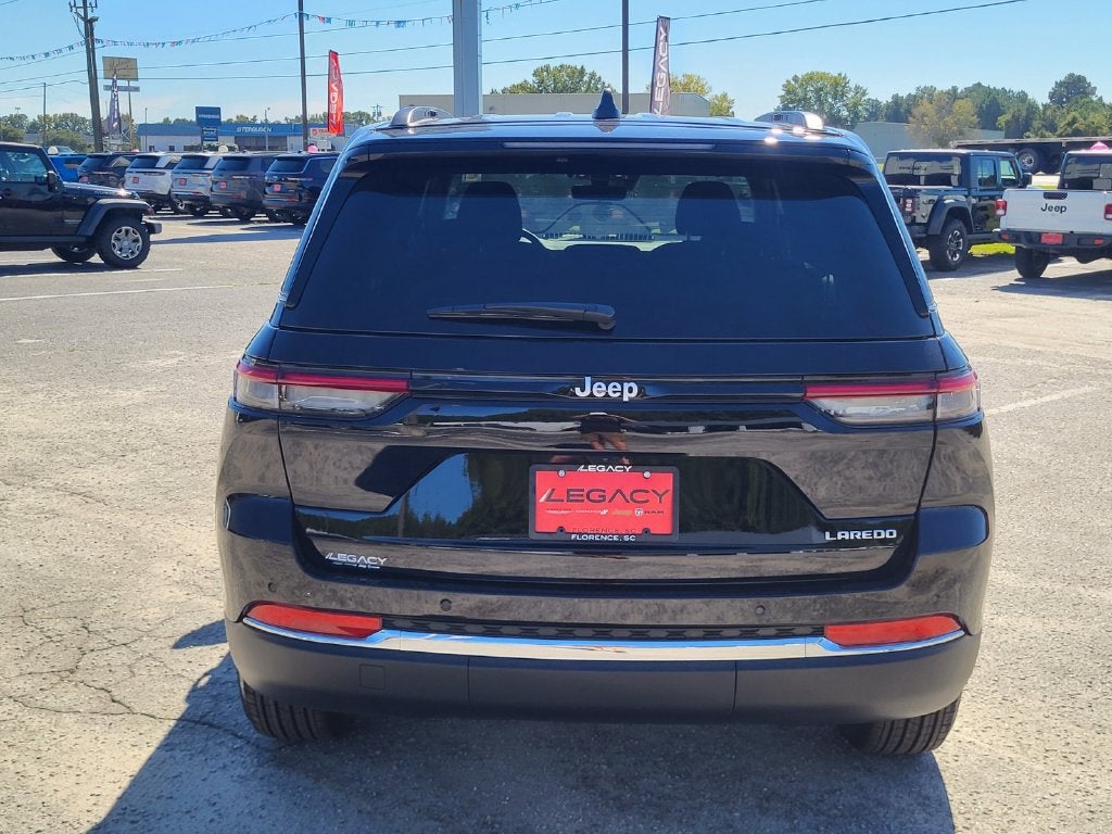 2027 Jeep Grand Cherokee GRAND CHEROKEE LAREDO 4X2