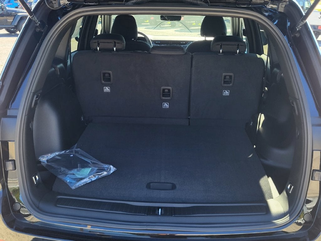 2027 Jeep Grand Cherokee GRAND CHEROKEE LAREDO 4X2