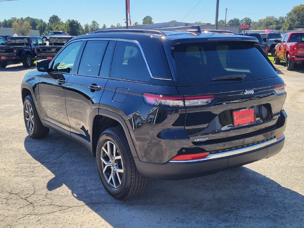 2027 Jeep Grand Cherokee GRAND CHEROKEE LAREDO 4X2