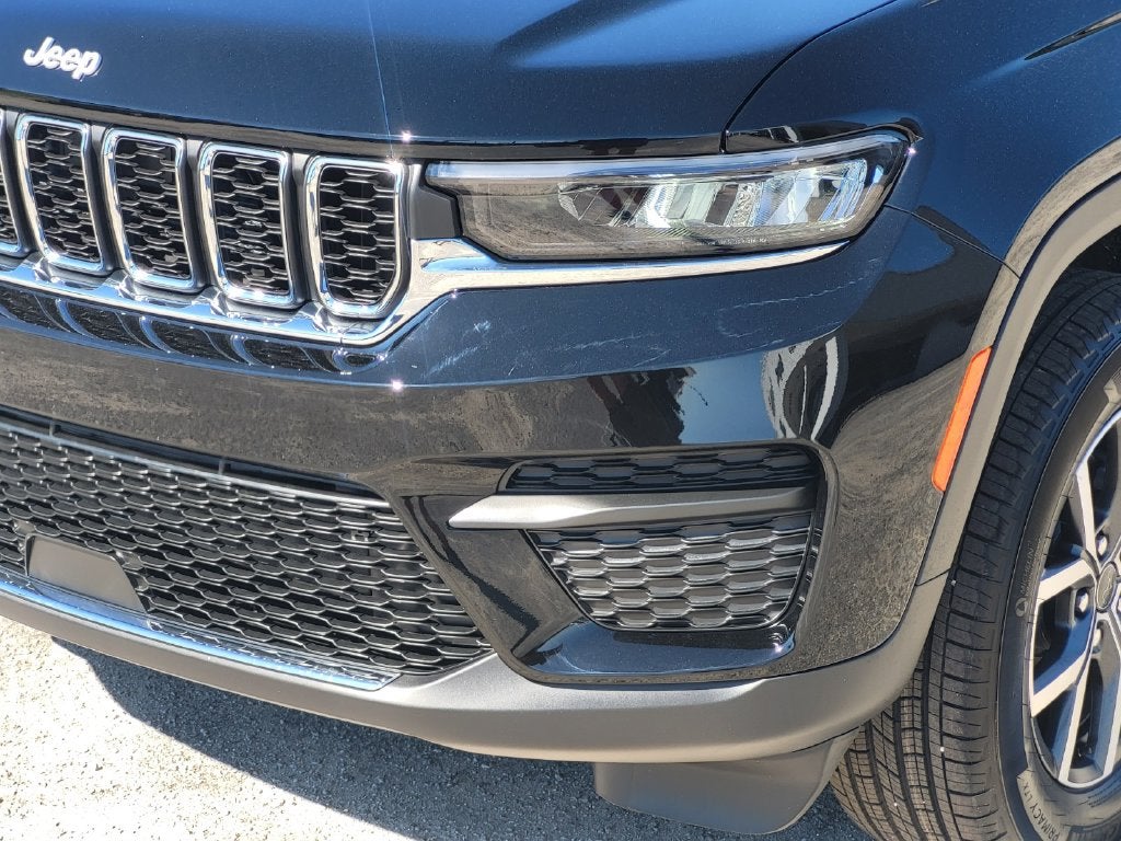2027 Jeep Grand Cherokee GRAND CHEROKEE LAREDO 4X2