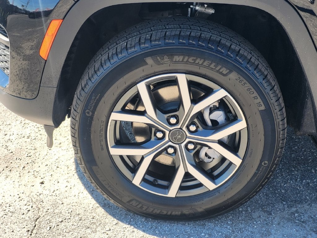 2027 Jeep Grand Cherokee GRAND CHEROKEE LAREDO 4X2