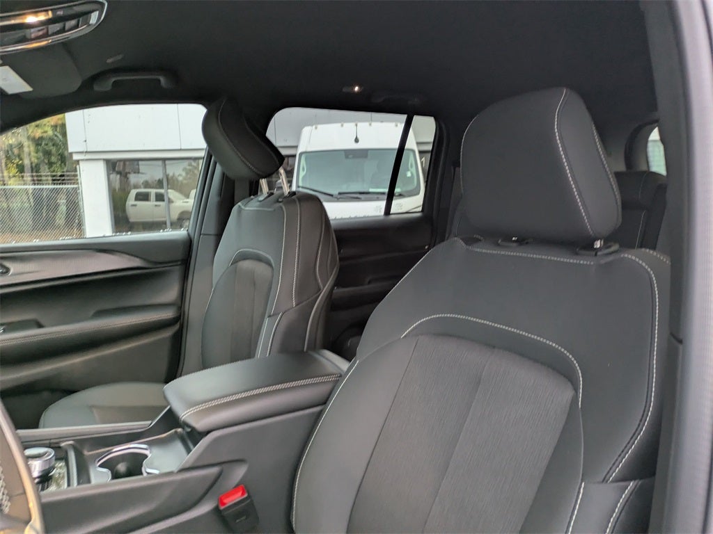 2025 Jeep Grand Cherokee GRAND CHEROKEE LAREDO 4X2