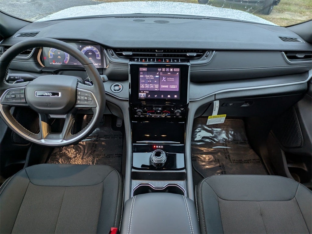 2025 Jeep Grand Cherokee GRAND CHEROKEE LAREDO 4X2