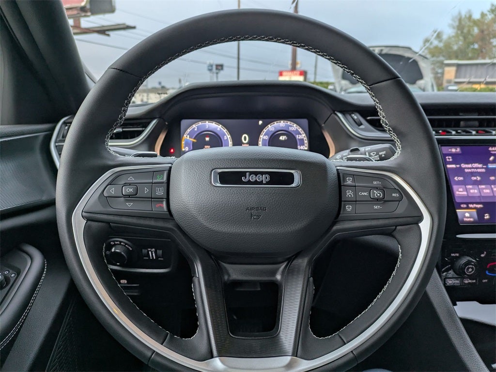 2025 Jeep Grand Cherokee GRAND CHEROKEE LAREDO 4X2