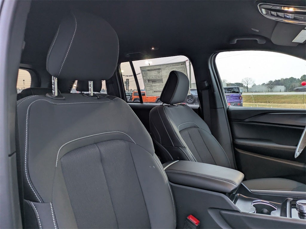 2025 Jeep Grand Cherokee GRAND CHEROKEE LAREDO 4X2