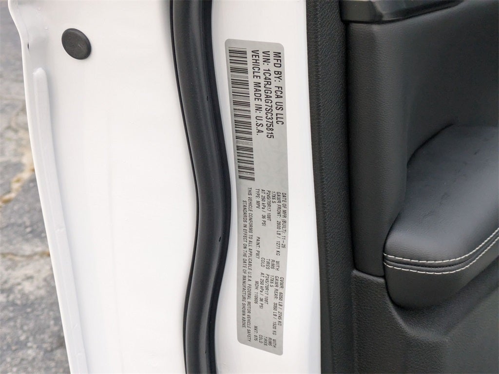 2025 Jeep Grand Cherokee GRAND CHEROKEE LAREDO 4X2