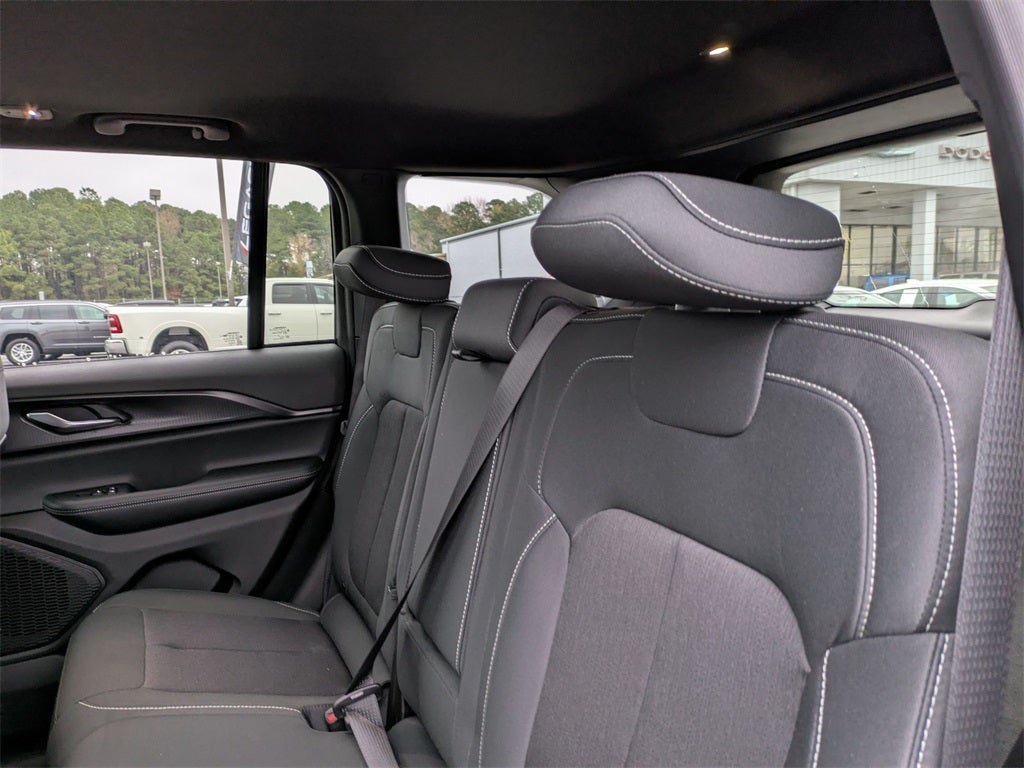 2025 Jeep Grand Cherokee GRAND CHEROKEE LAREDO X 4X2