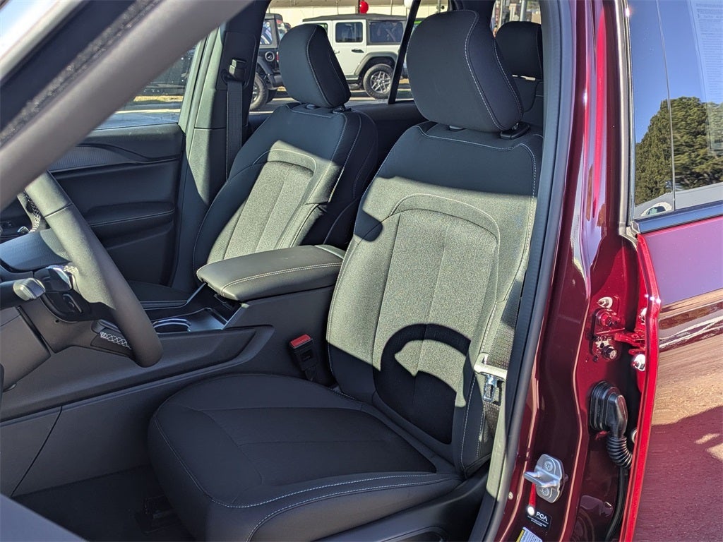 2025 Jeep Grand Cherokee GRAND CHEROKEE LAREDO X 4X2