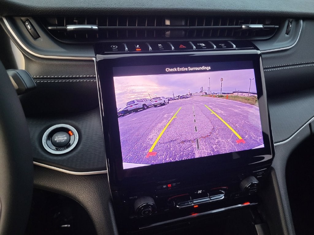 2027 Jeep Grand Cherokee GRAND CHEROKEE LAREDO 4X2