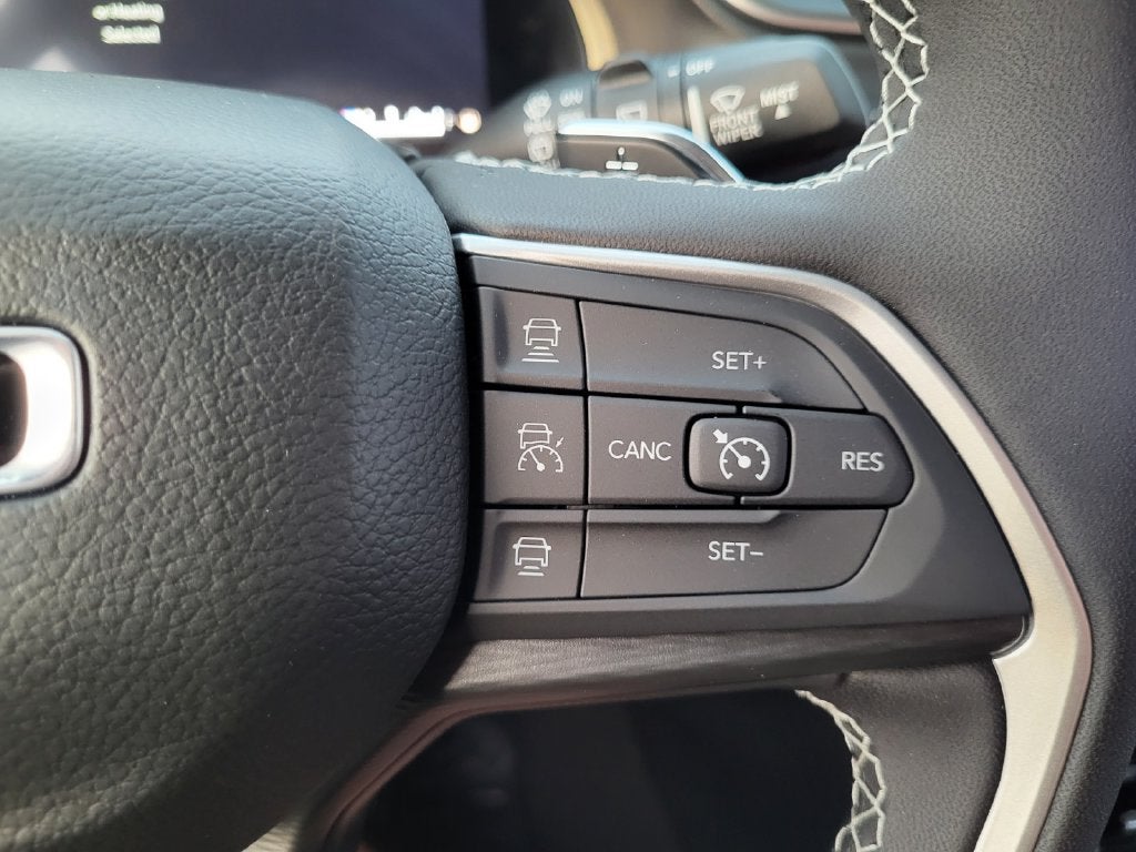 2027 Jeep Grand Cherokee GRAND CHEROKEE LAREDO 4X2