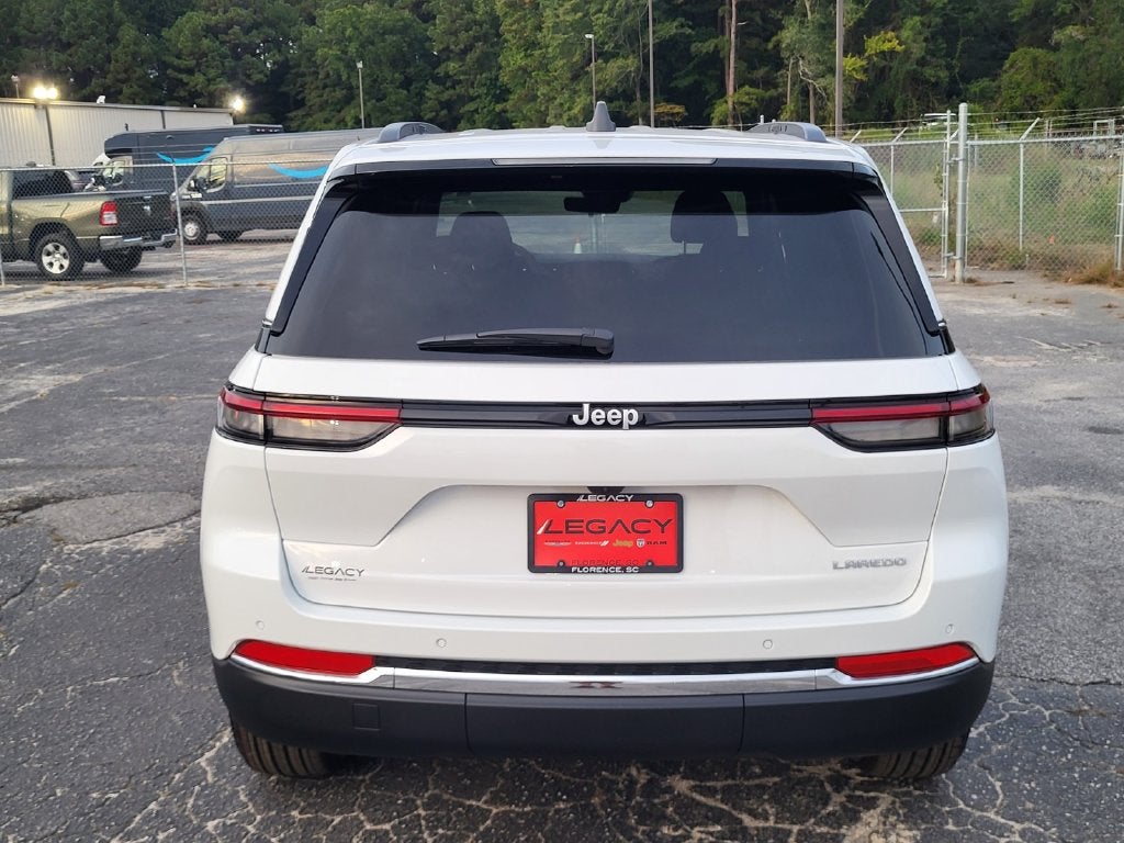 2027 Jeep Grand Cherokee GRAND CHEROKEE LAREDO 4X2