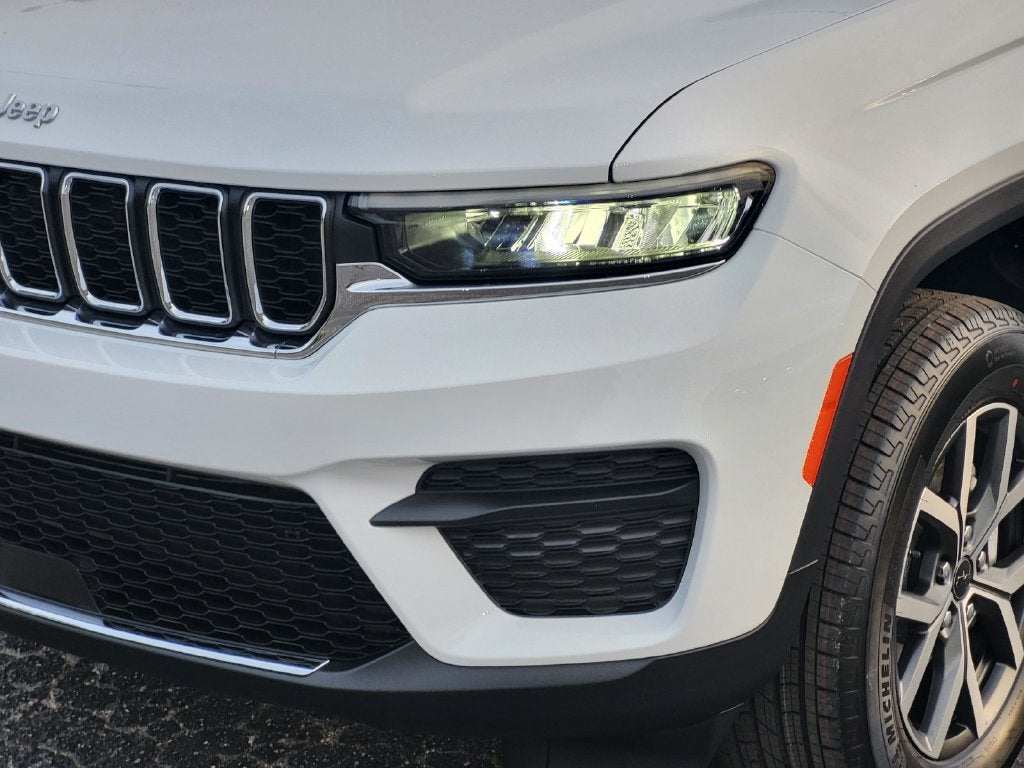 2027 Jeep Grand Cherokee GRAND CHEROKEE LAREDO 4X2