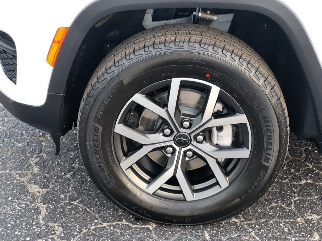 2027 Jeep Grand Cherokee GRAND CHEROKEE LAREDO 4X2