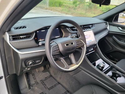 2027 Jeep Grand Cherokee GRAND CHEROKEE LAREDO 4X2