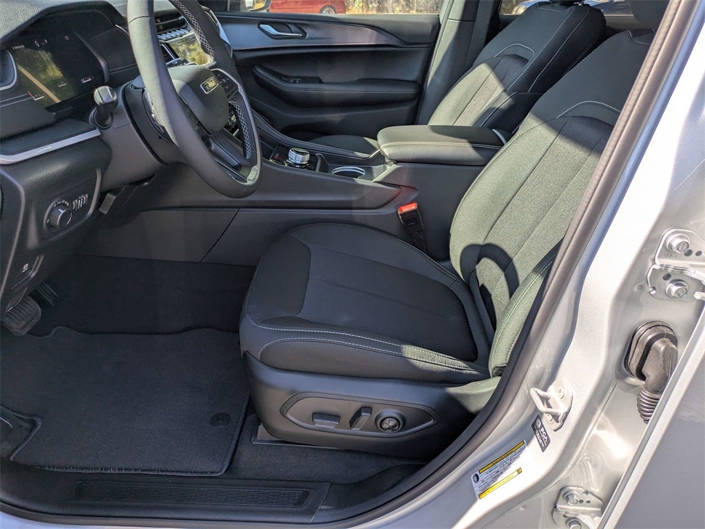 2025 Jeep Grand Cherokee GRAND CHEROKEE LAREDO 4X2