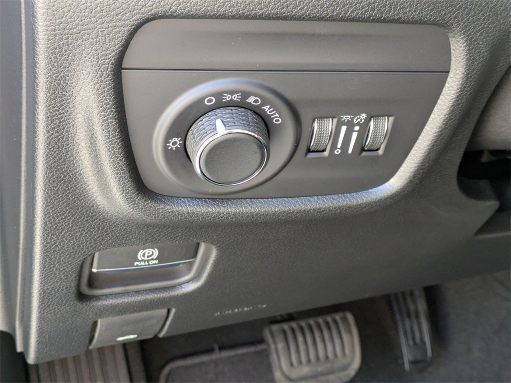 2025 Jeep Grand Cherokee GRAND CHEROKEE LAREDO 4X2