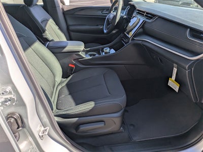 2025 Jeep Grand Cherokee GRAND CHEROKEE LAREDO 4X2