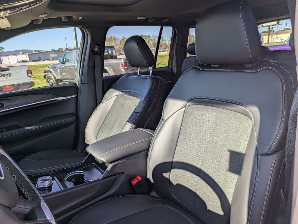 2026 Jeep Grand Cherokee GRAND CHEROKEE LAREDO ALTITUDE 4X2