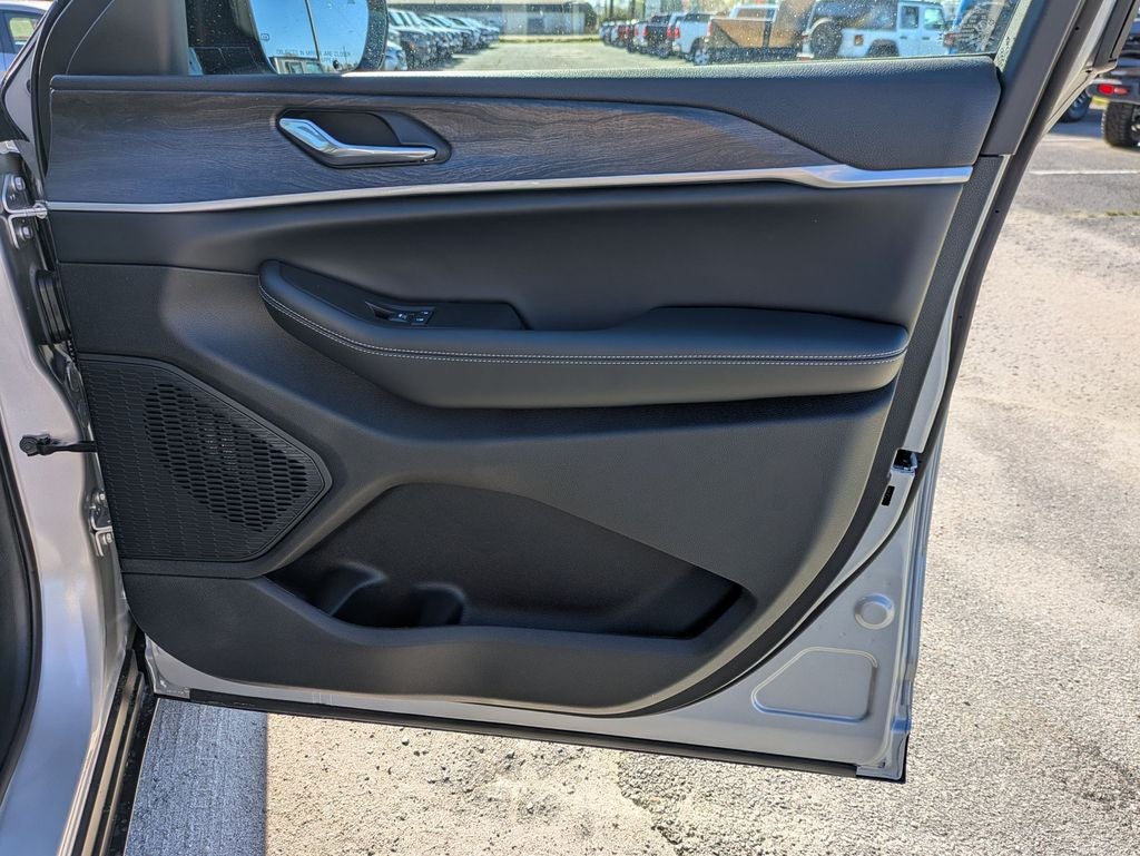 2026 Jeep Grand Cherokee GRAND CHEROKEE LAREDO ALTITUDE 4X2