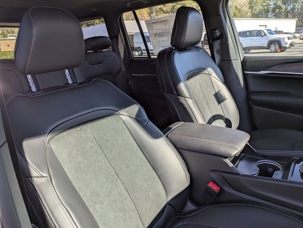 2026 Jeep Grand Cherokee GRAND CHEROKEE LAREDO ALTITUDE 4X2