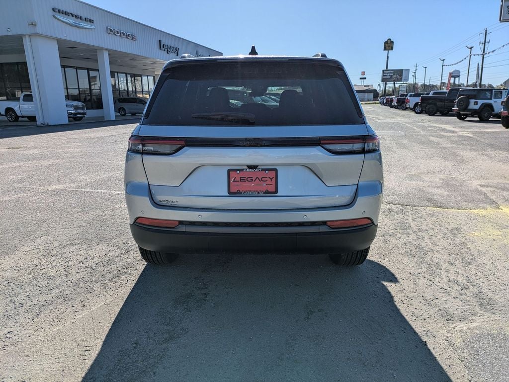 2026 Jeep Grand Cherokee GRAND CHEROKEE LAREDO ALTITUDE 4X2