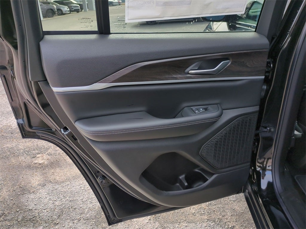 2026 Jeep Grand Cherokee GRAND CHEROKEE LAREDO ALTITUDE 4X2