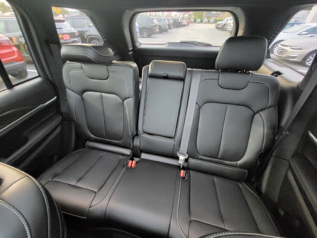 2027 Jeep Grand Cherokee GRAND CHEROKEE LIMITED 4X2