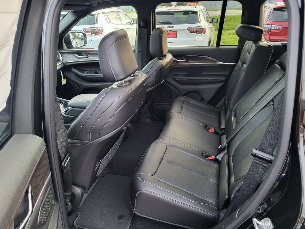 2027 Jeep Grand Cherokee GRAND CHEROKEE LIMITED 4X2