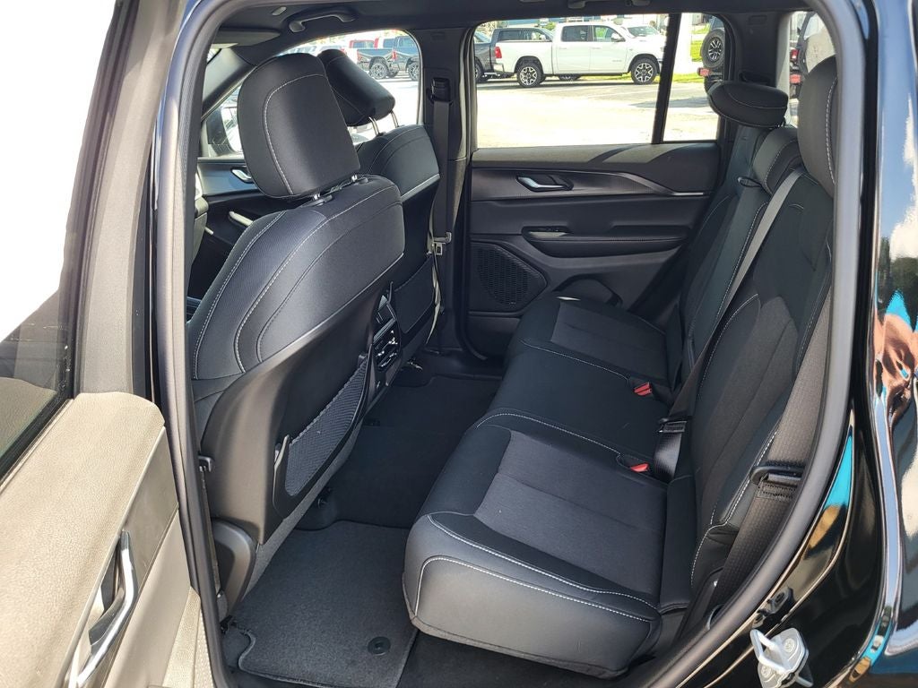 2026 Jeep Grand Cherokee GRAND CHEROKEE LAREDO 4X4