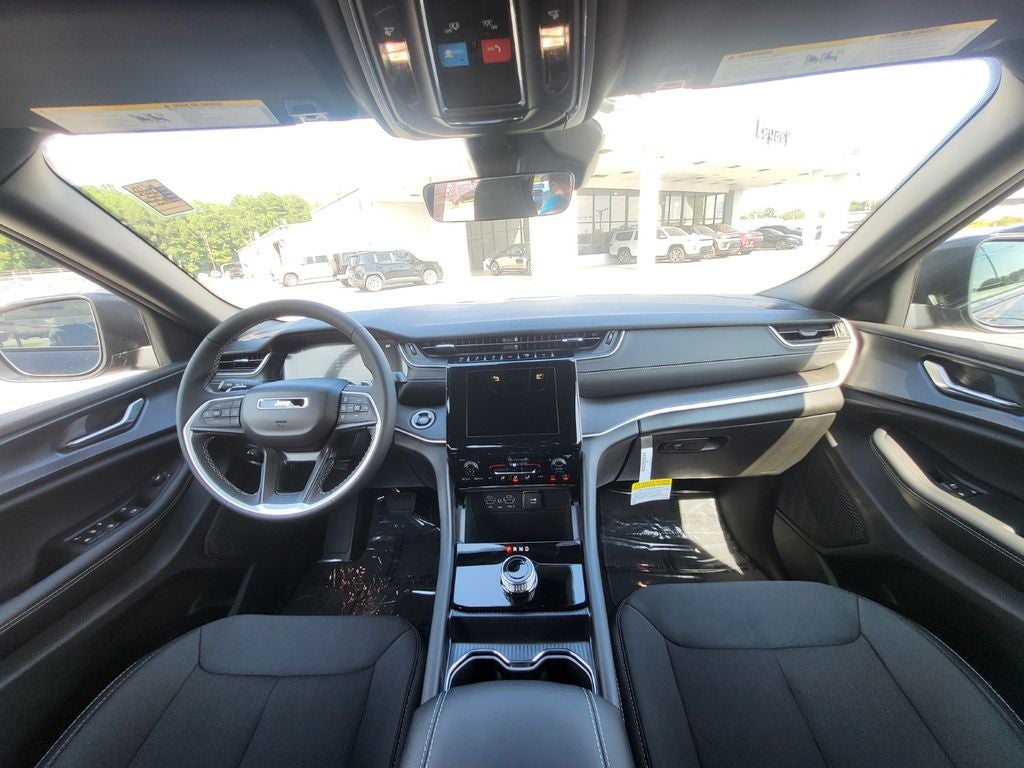 2026 Jeep Grand Cherokee GRAND CHEROKEE LAREDO 4X4