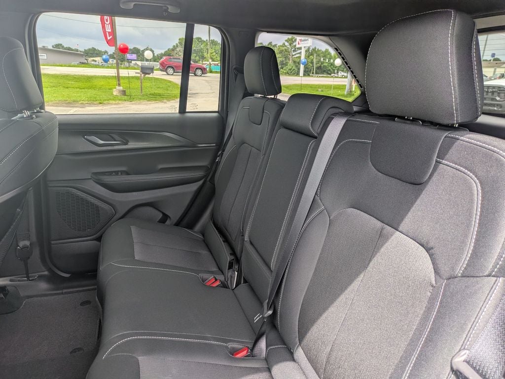 2026 Jeep Grand Cherokee GRAND CHEROKEE LAREDO 4X4