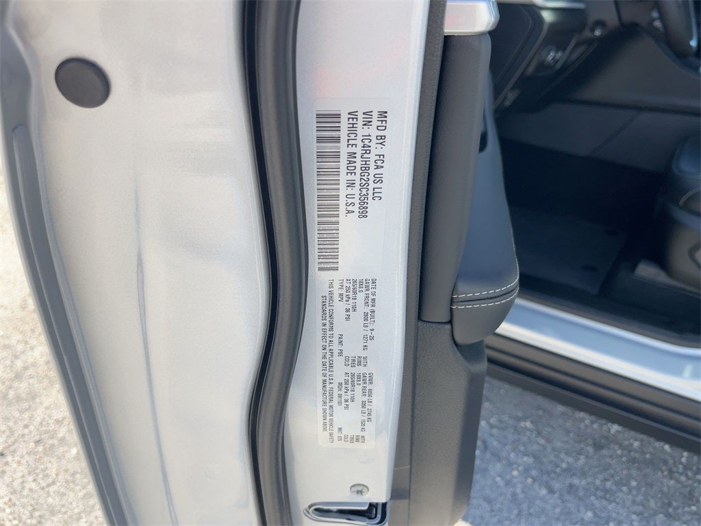 2025 Jeep Grand Cherokee GRAND CHEROKEE LIMITED 4X4