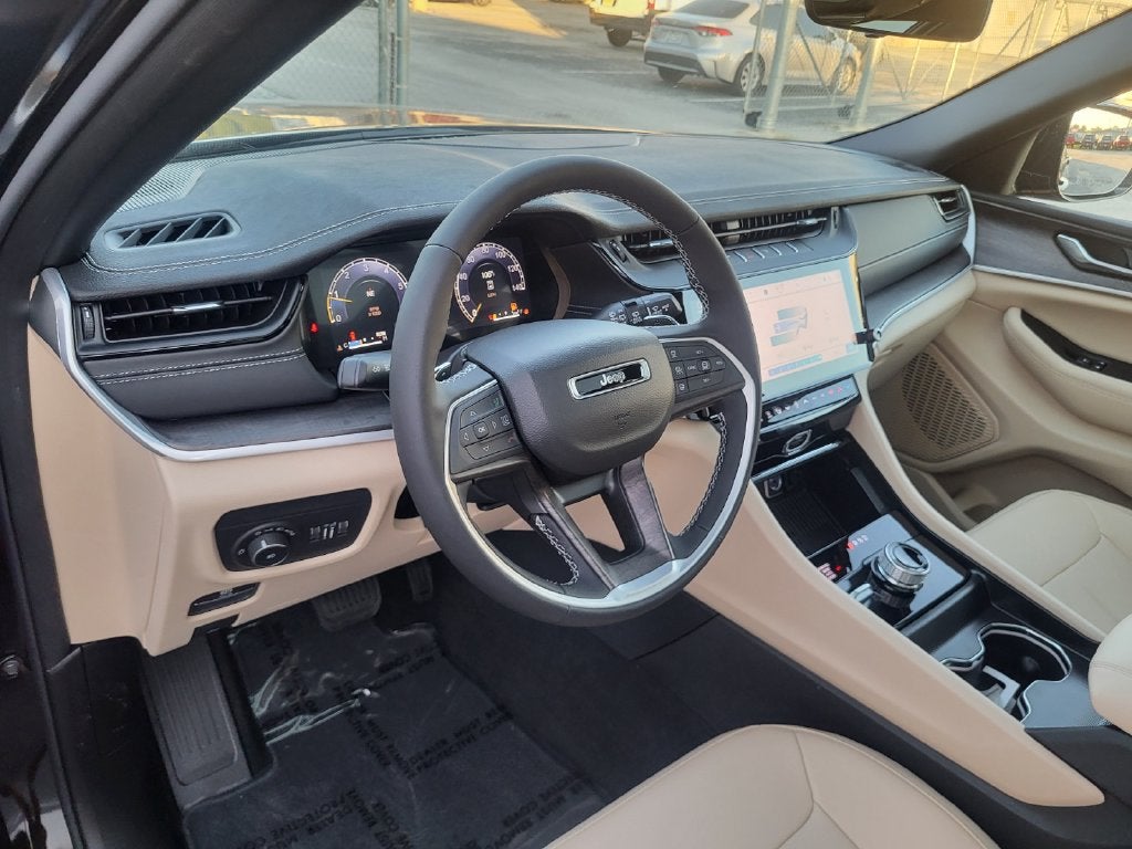 2027 Jeep Grand Cherokee GRAND CHEROKEE LIMITED 4X4