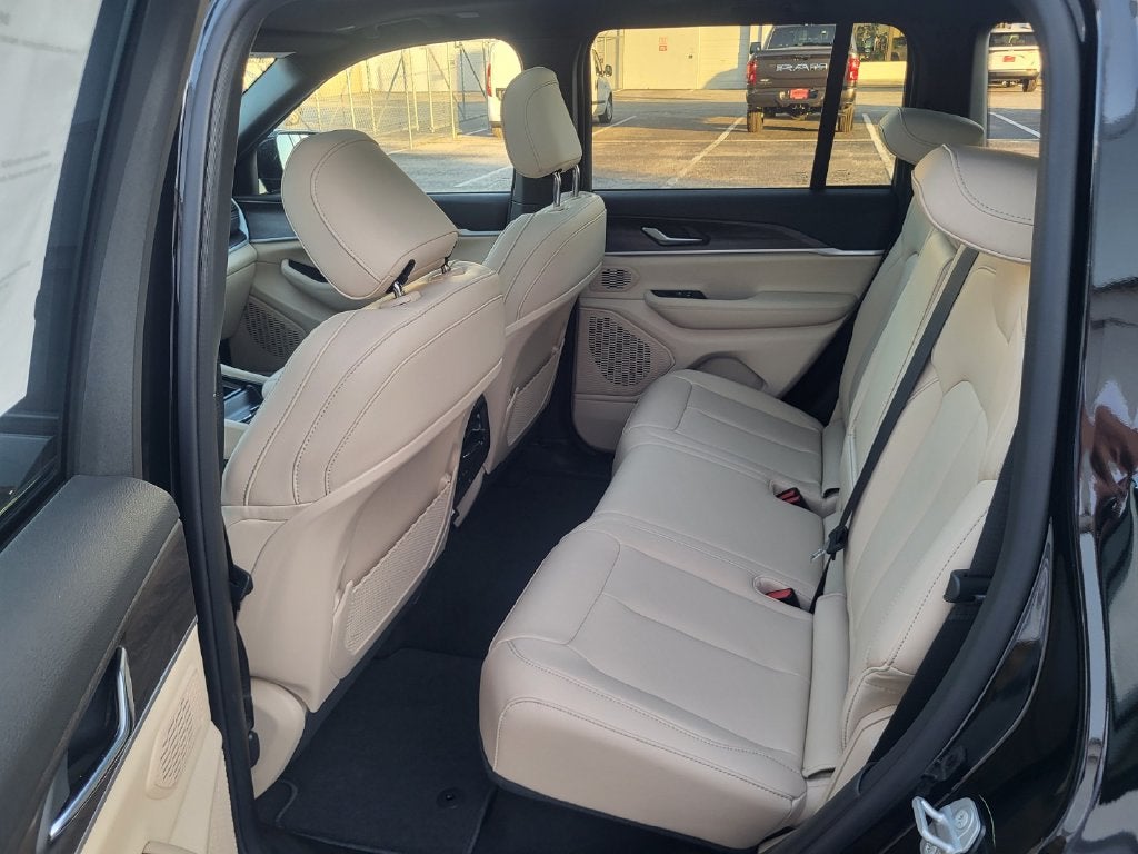 2027 Jeep Grand Cherokee GRAND CHEROKEE LIMITED 4X4
