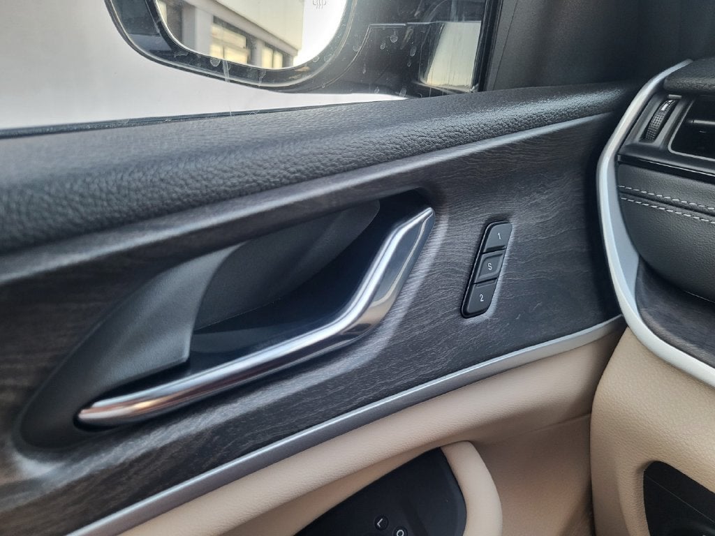 2027 Jeep Grand Cherokee GRAND CHEROKEE LIMITED 4X4