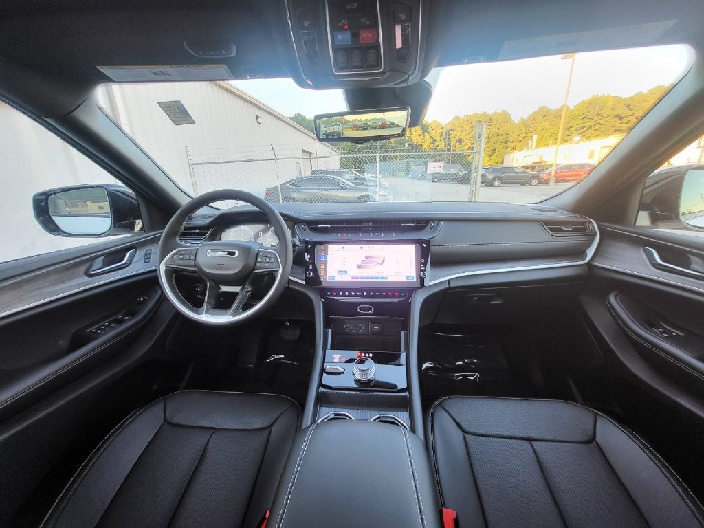 2027 Jeep Grand Cherokee GRAND CHEROKEE LIMITED 4X4