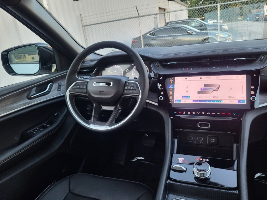 2027 Jeep Grand Cherokee GRAND CHEROKEE LIMITED 4X4