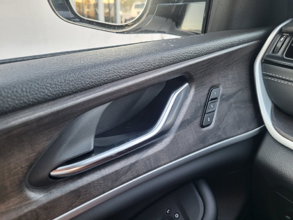 2027 Jeep Grand Cherokee GRAND CHEROKEE LIMITED 4X4