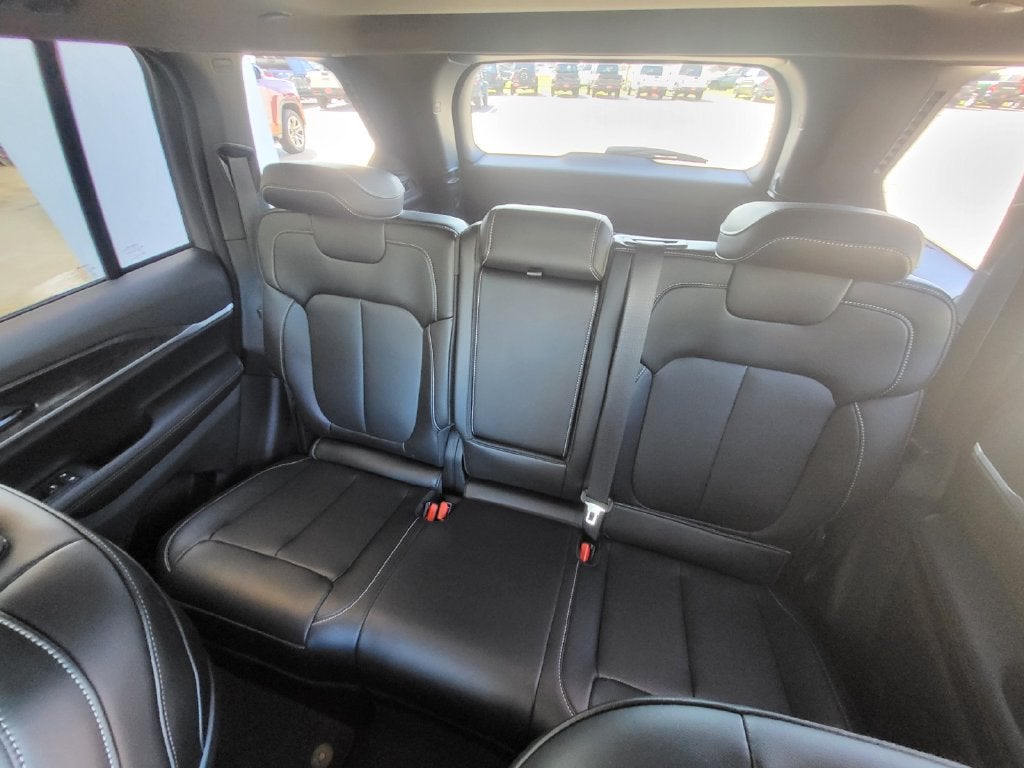 2027 Jeep Grand Cherokee GRAND CHEROKEE LIMITED 4X4