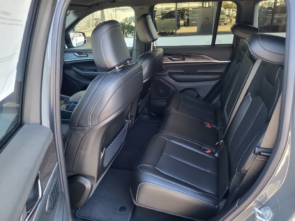 2027 Jeep Grand Cherokee GRAND CHEROKEE LIMITED 4X4