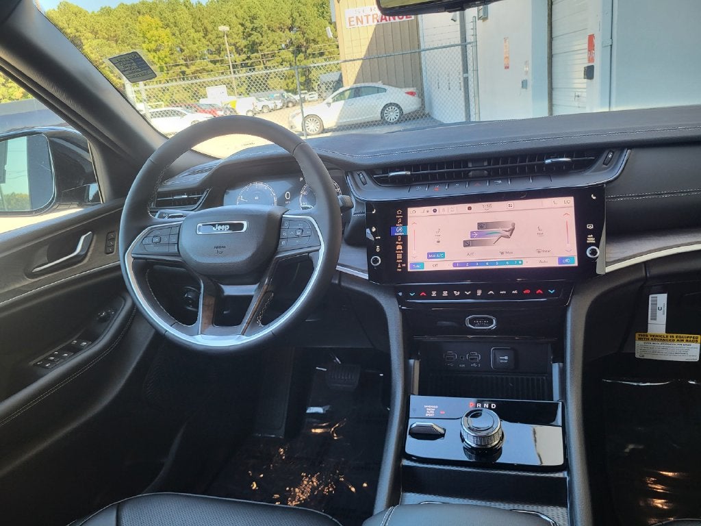 2027 Jeep Grand Cherokee GRAND CHEROKEE LIMITED 4X4