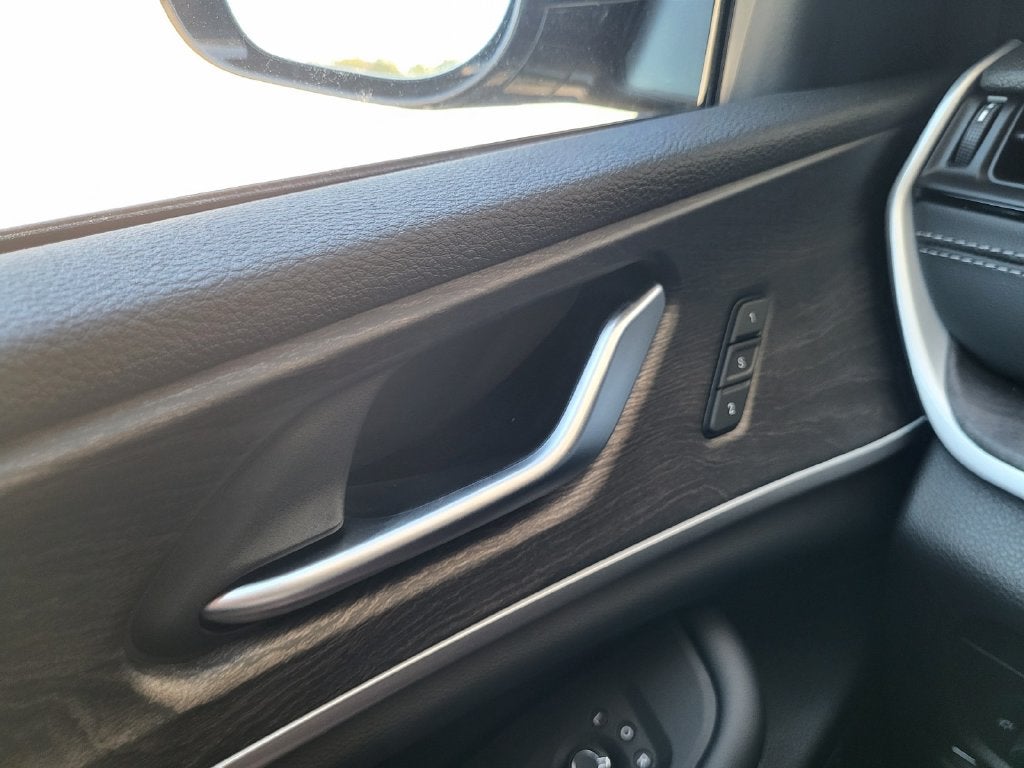 2027 Jeep Grand Cherokee GRAND CHEROKEE LIMITED 4X4