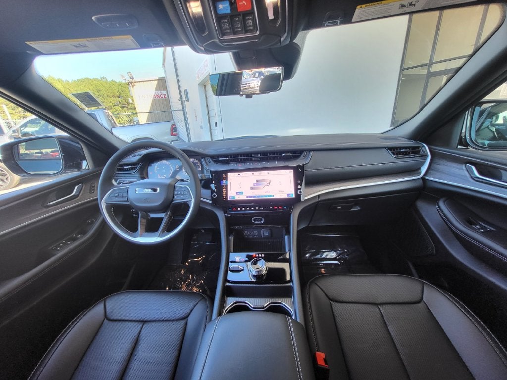 2027 Jeep Grand Cherokee GRAND CHEROKEE LIMITED 4X4