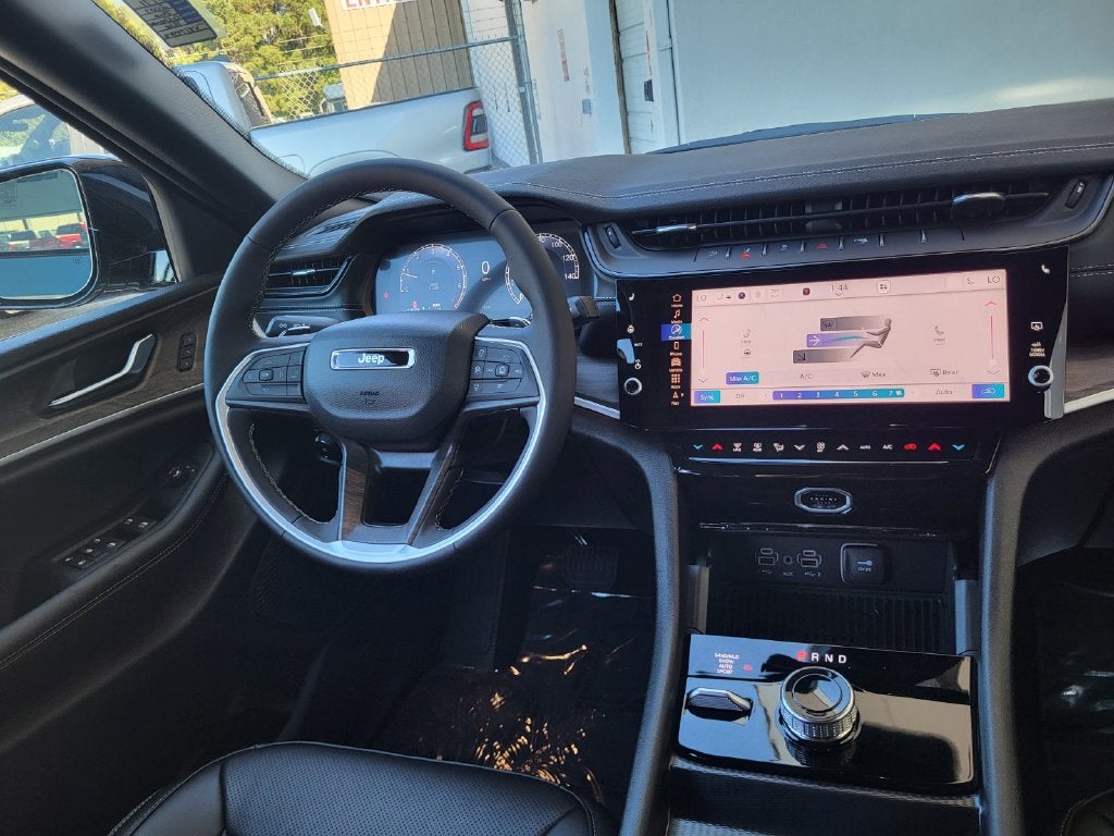 2027 Jeep Grand Cherokee GRAND CHEROKEE LIMITED 4X4