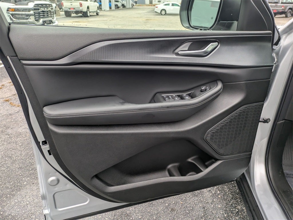 2025 Jeep Grand Cherokee GRAND CHEROKEE L LAREDO 4X2