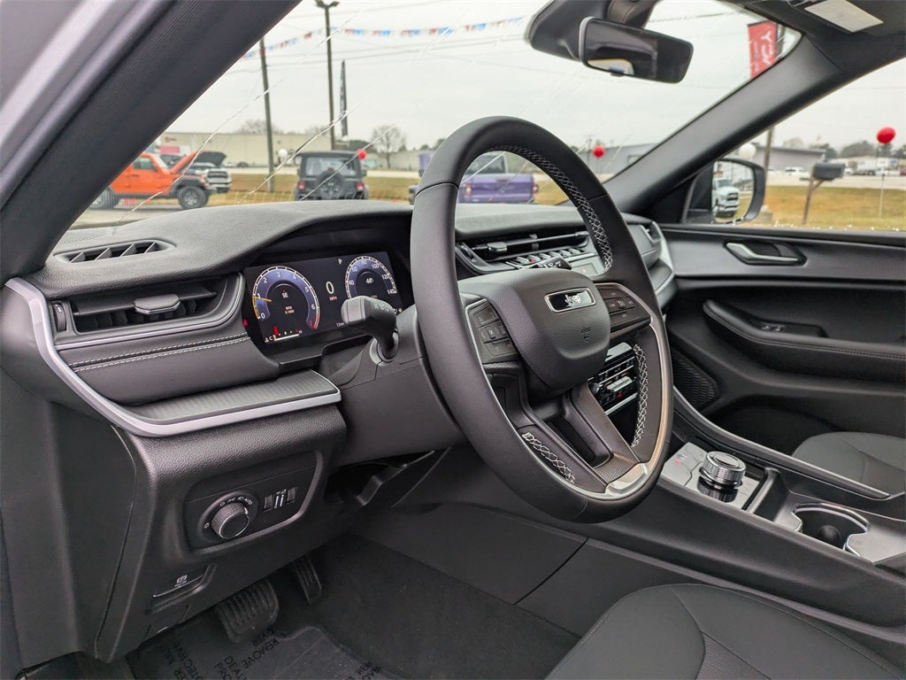 2025 Jeep Grand Cherokee GRAND CHEROKEE L LAREDO 4X2