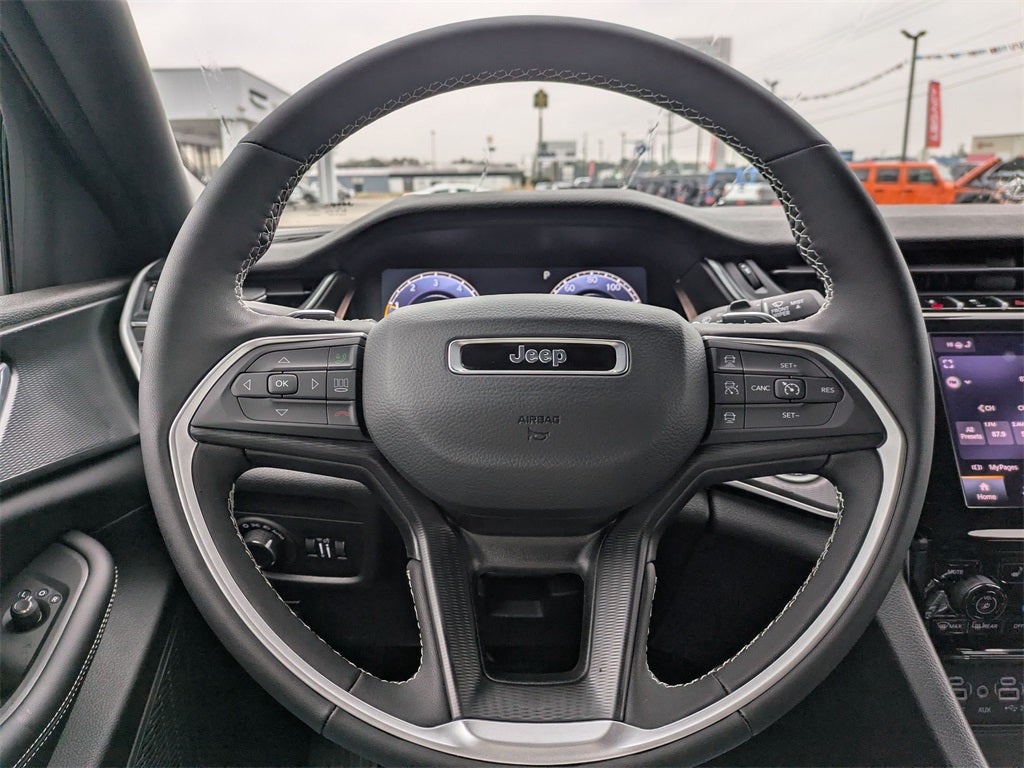 2025 Jeep Grand Cherokee GRAND CHEROKEE L LAREDO 4X2